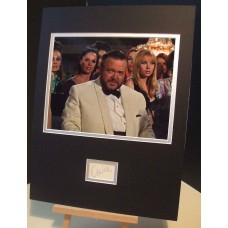 WELLES Orson James Bond Casino Royale Signed Display UACC COA